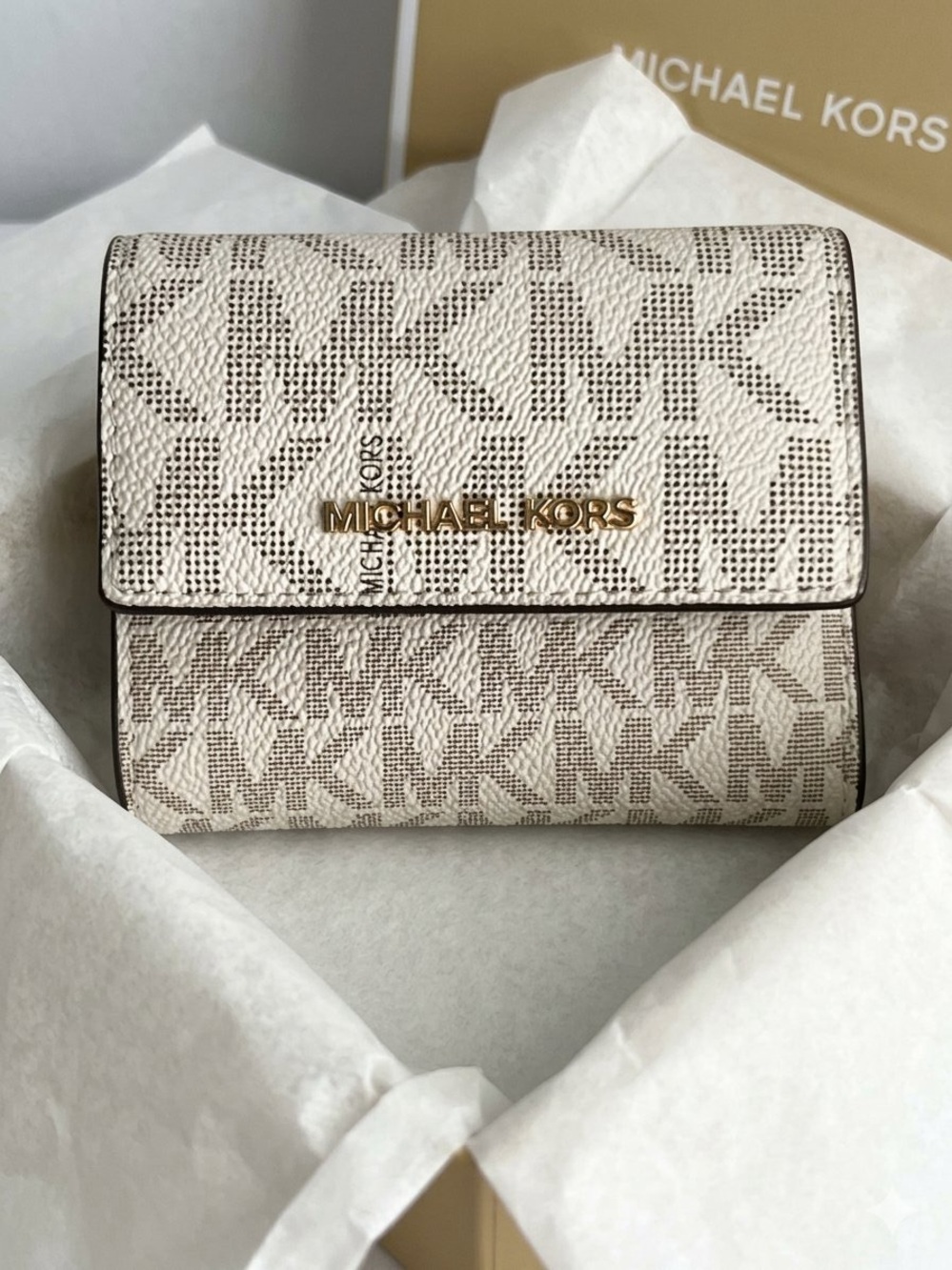Michael Kors Jet Set Travel XS Trifold Wallet - Vanilla Signature LIKE NEW!